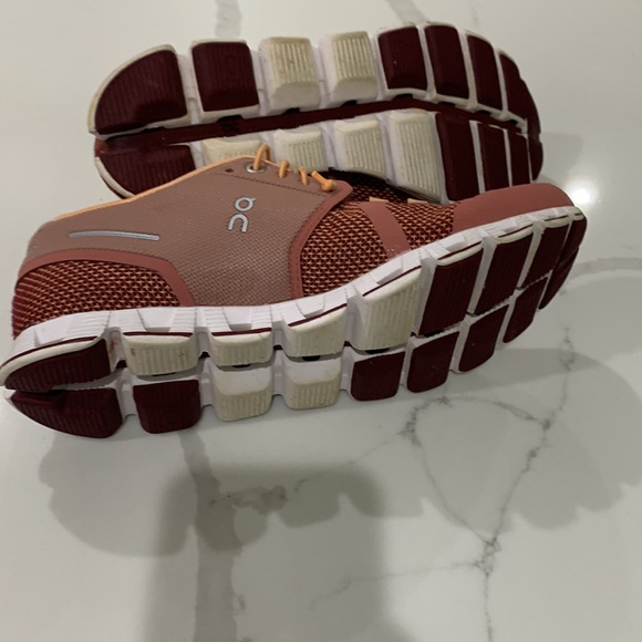 Gently worn womens On cloud 8.5 - Picture 3 of 5